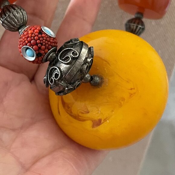 Vintage Simulated Amber and Bakelite Novelty Bead Statement Necklace 26" - Picture 5 of 6